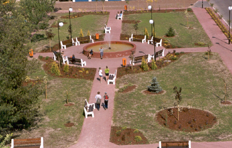 Skwer przy osiedlu mieszkaniowym